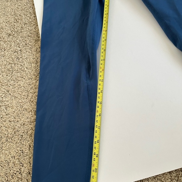 Tunings high waisted capri Yoga pants. Size Medium.
Never worn. - Picture 4 of 6